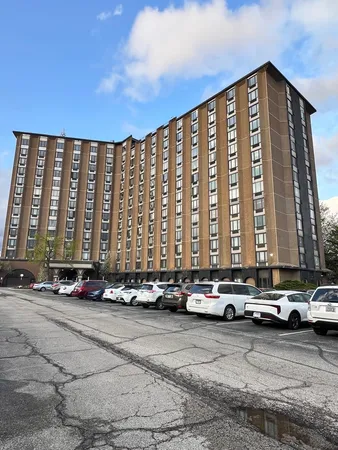 $177,000 | 1 Renaissance Place, Unit 912, Palatine, IL 60067