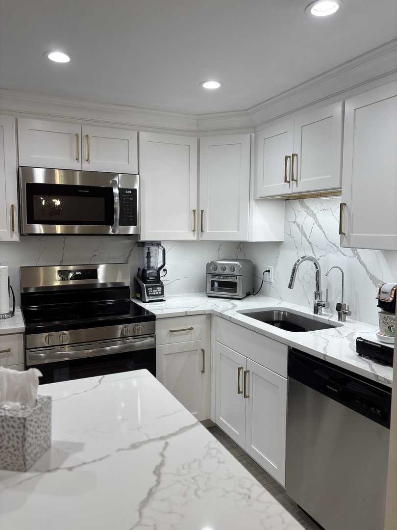 1 Renaissance Place, Unit 912 Palatine, IL 60067 - Photo 8 of 23