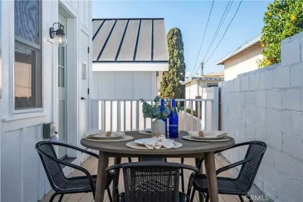 $1,400,000 | 228 Arena Street, Unit B, El Segundo, CA 90245