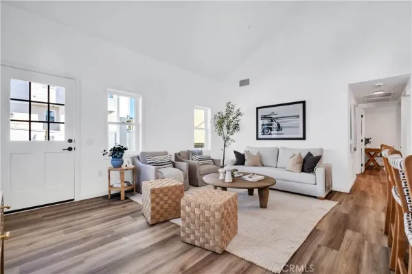 $1,400,000 | 228 Arena Street, Unit B, El Segundo, CA 90245