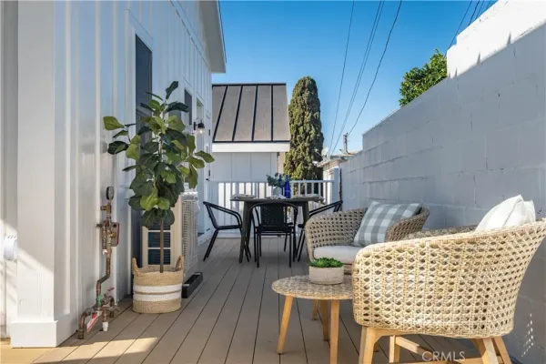 $1,400,000 | 228 Arena Street, Unit B, El Segundo, CA 90245