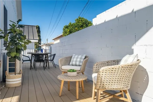 $1,400,000 | 228 Arena Street, Unit B, El Segundo, CA 90245