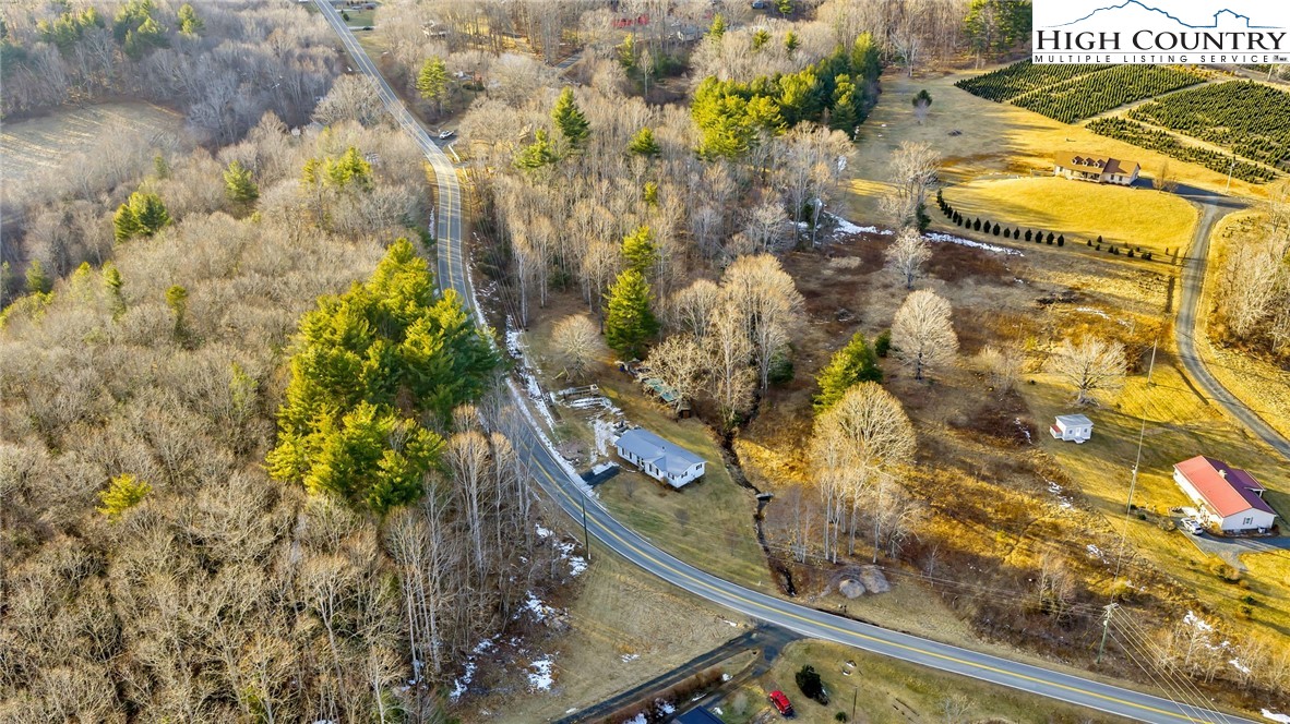 1653 Black Bear Inn Road West Jefferson, NC 28694 - Photo 5 of 31