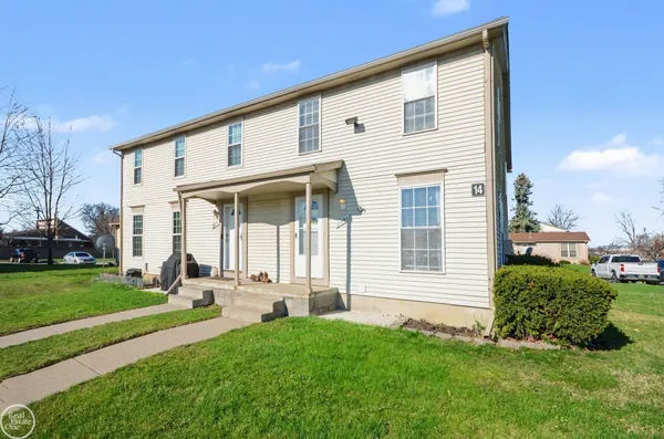 $1,400 | 35293 Terrybrook Drive, Unit #67 BLDG#14, Sterling Heights, MI 48312