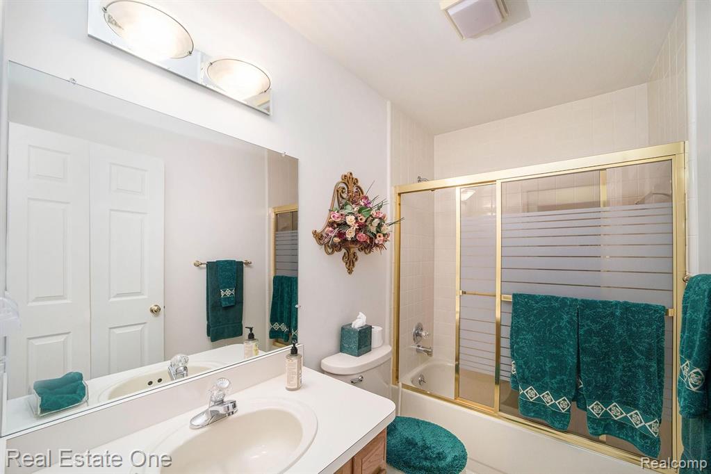3380 Fairgrove Court Rochester Hills, MI 48309 - Photo 23 of 34