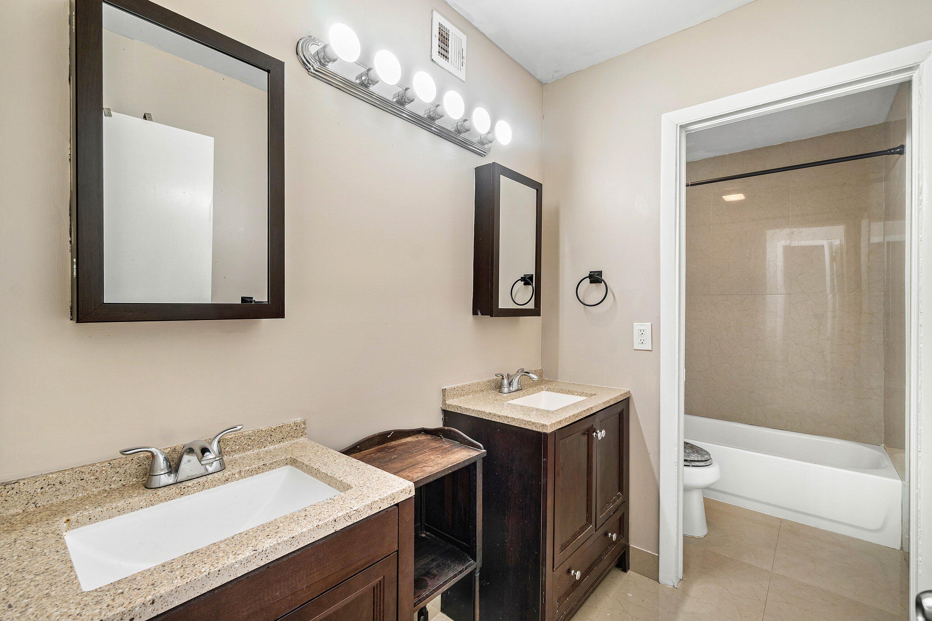 5090 Elmhurst Road, Unit E West Palm Beach, FL 33417 - Photo 14 of 21 016-5090ElmhurstRoad-WestPalmBeach-FL-33