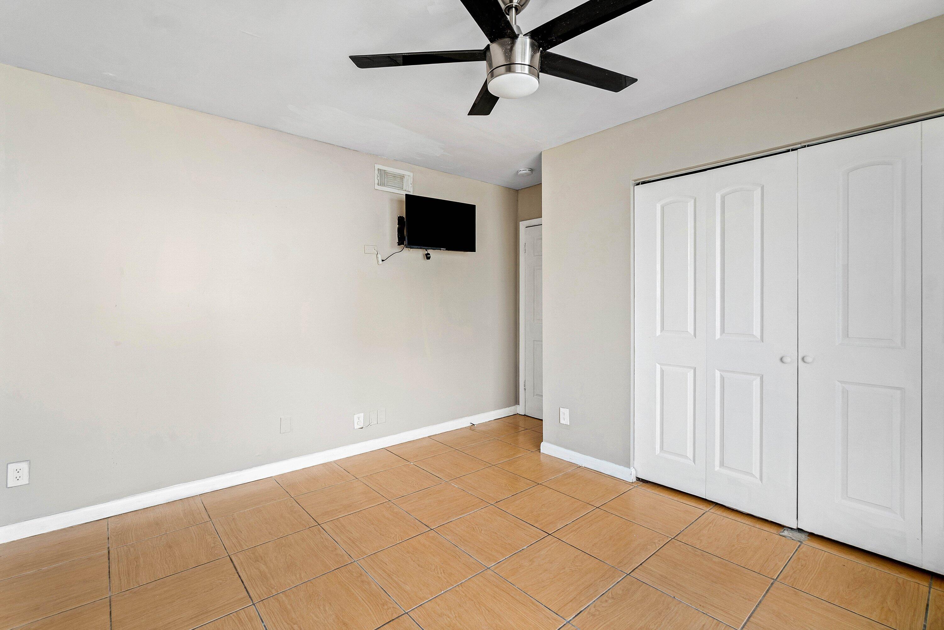 5090 Elmhurst Road, Unit E West Palm Beach, FL 33417 - Photo 17 of 21 022-5090ElmhurstRoad-WestPalmBeach-FL-33