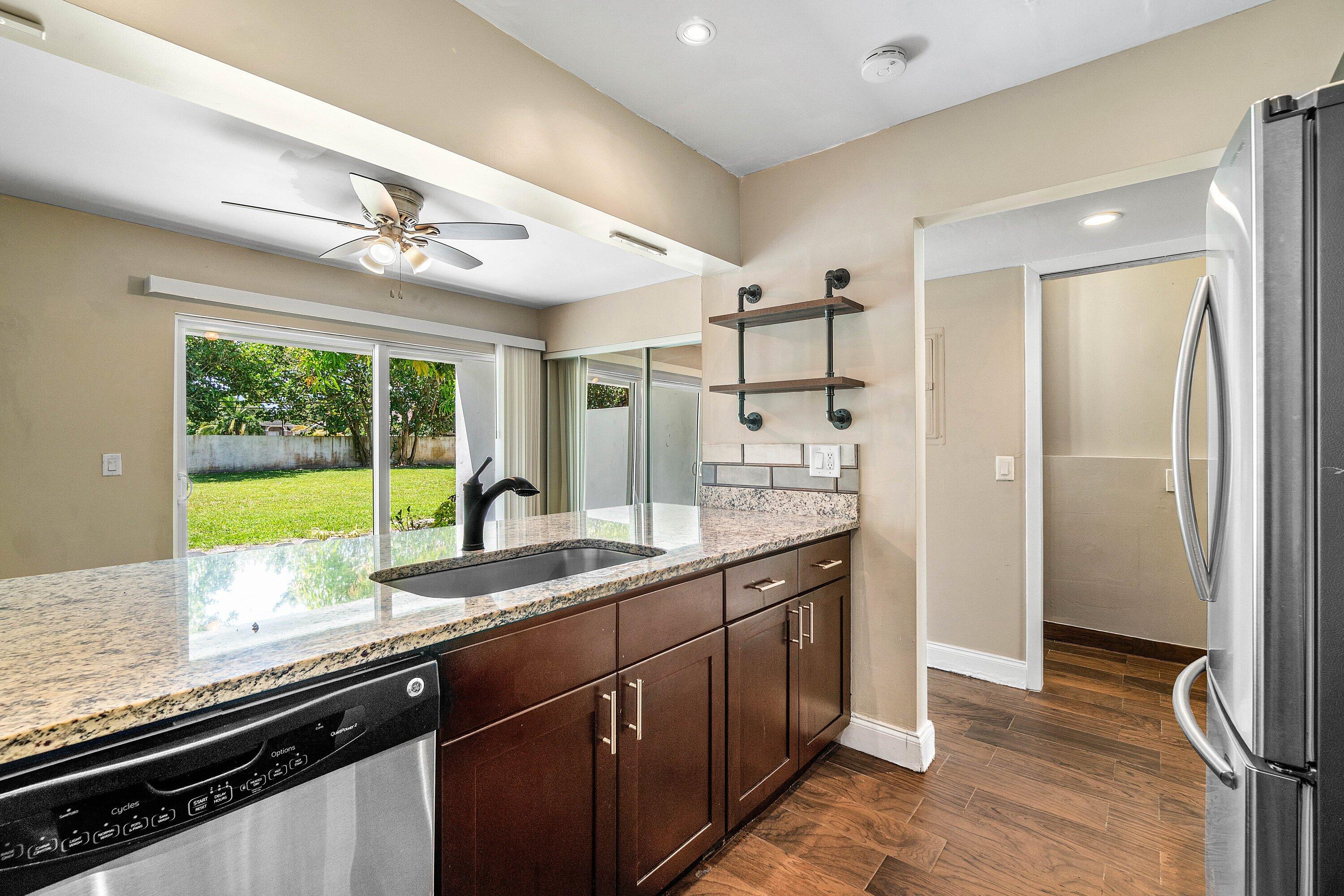 5090 Elmhurst Road, Unit E West Palm Beach, FL 33417 - Photo 7 of 21 010-5090ElmhurstRoad-WestPalmBeach-FL-33