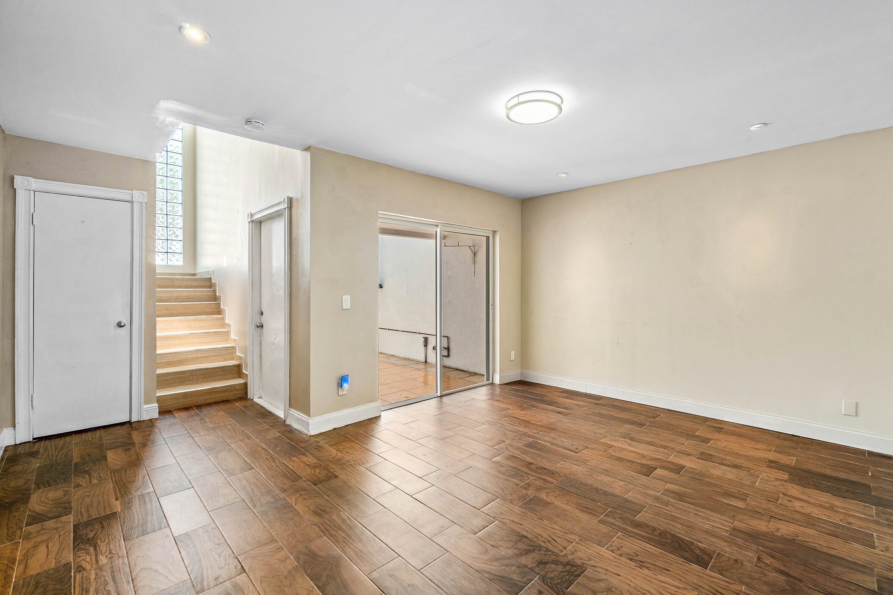 5090 Elmhurst Road, Unit E West Palm Beach, FL 33417 - Photo 10 of 21 011-5090ElmhurstRoad-WestPalmBeach-FL-33