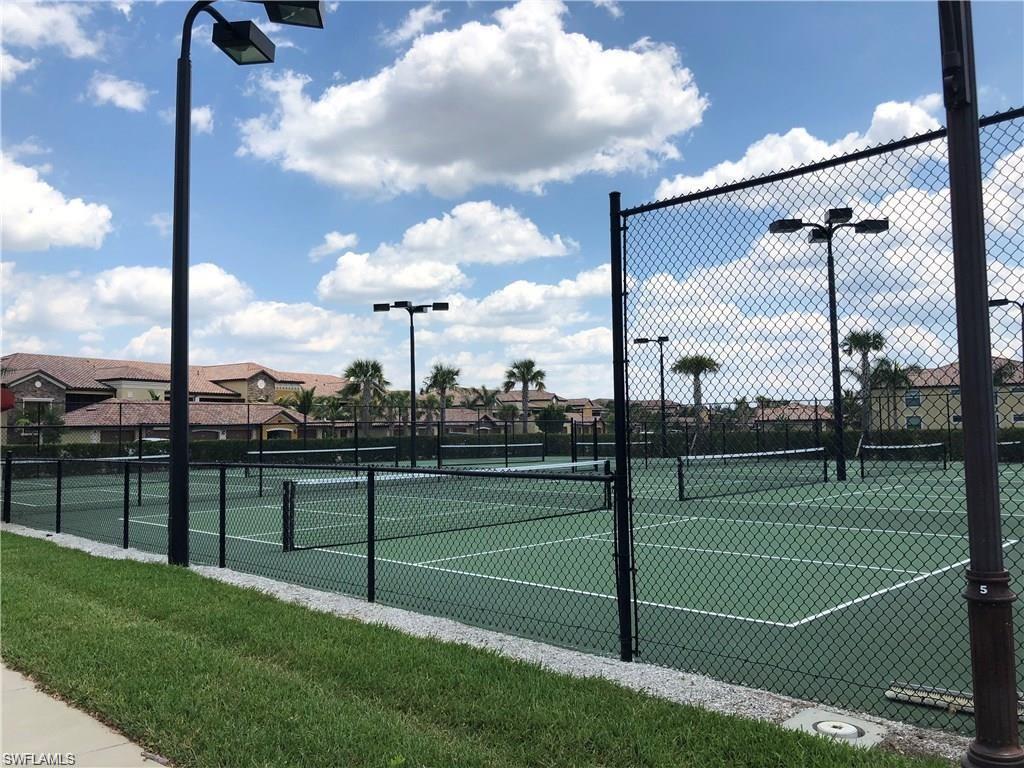 9511 Napoli Lane, Unit 202 Naples, FL 34113 - Photo 48 of 50 a view of a basketball court
