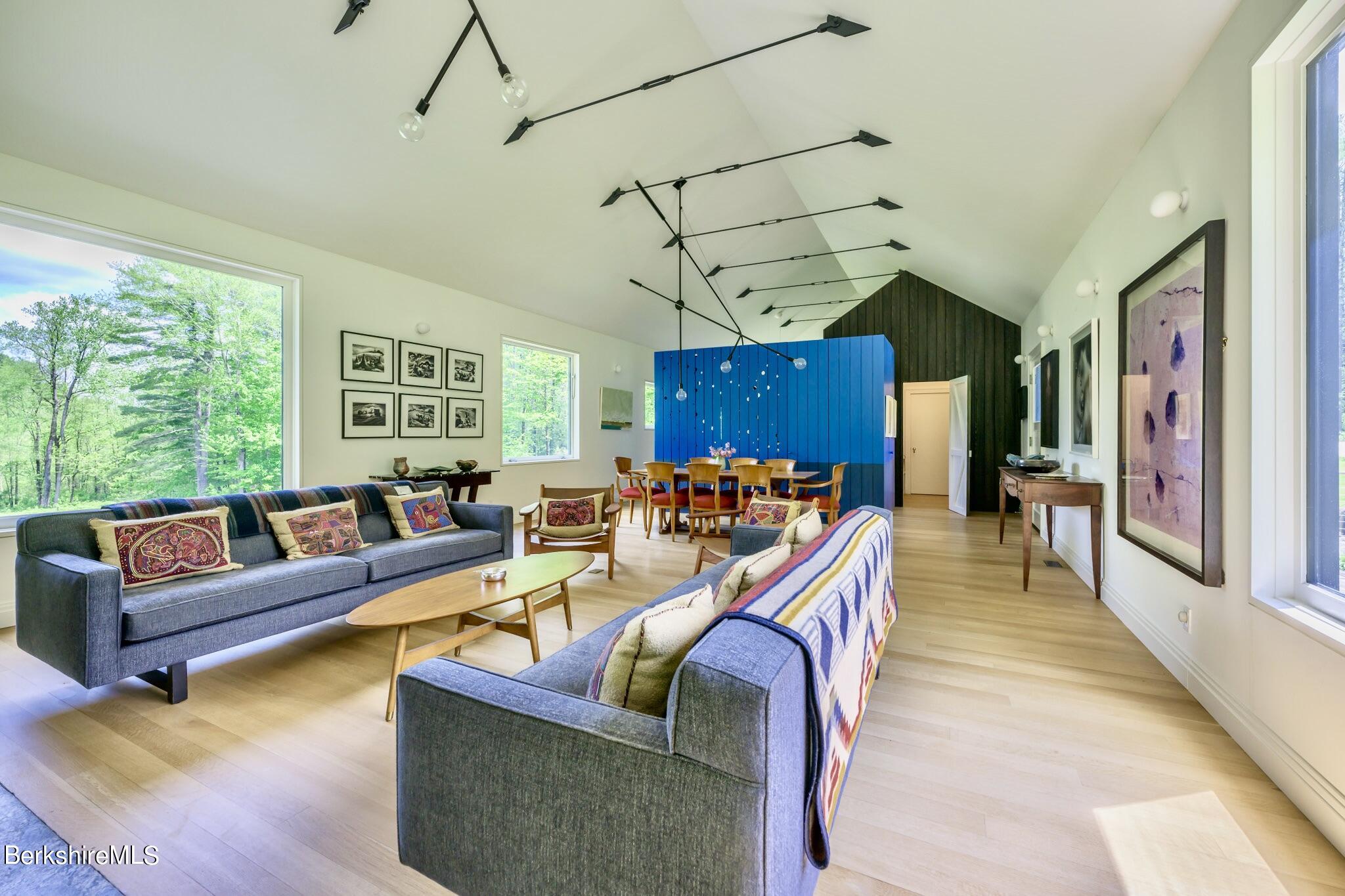 403 South Undermountain Road Sheffield, MA 01257 - Photo 10 of 46 Living area