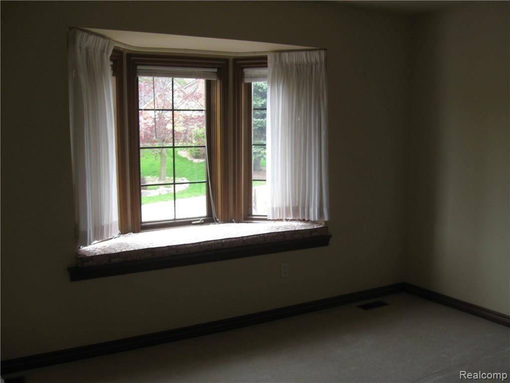 2437 Munster Road Rochester Hills, MI 48309 - Photo 25 of 47