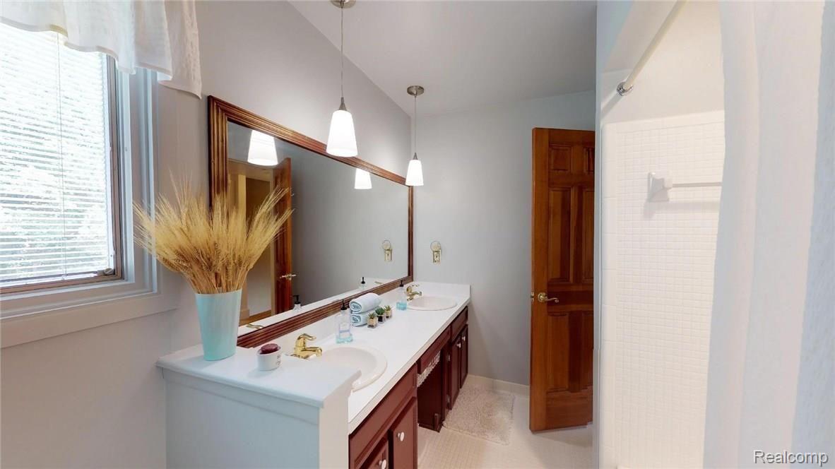 42978 Arlington Road Canton, MI 48187 - Photo 17 of 24 KH67PN8krVM - 07.20
