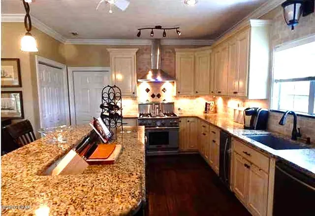 $3,400 | 7009 North Lagoon Drive, Unit 116, Panama City, FL 32408