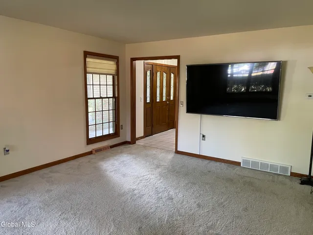 $3,500 | 8 Timberwick Drive, Halfmoon, NY 12065