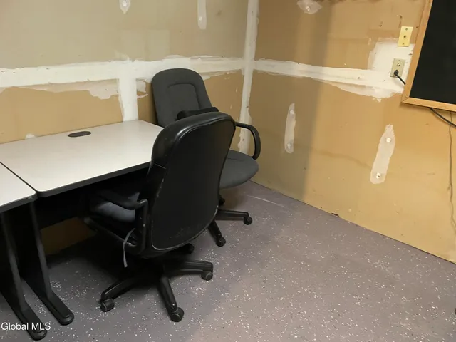 $3,500 | 8 Timberwick Drive, Halfmoon, NY 12065