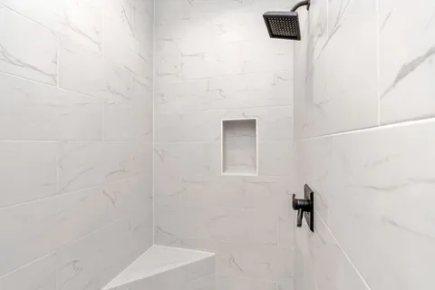 $359,900 | 5609 Savyon Drive, Houston, TX 77091