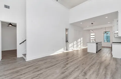 $359,900 | 5609 Savyon Drive, Houston, TX 77091