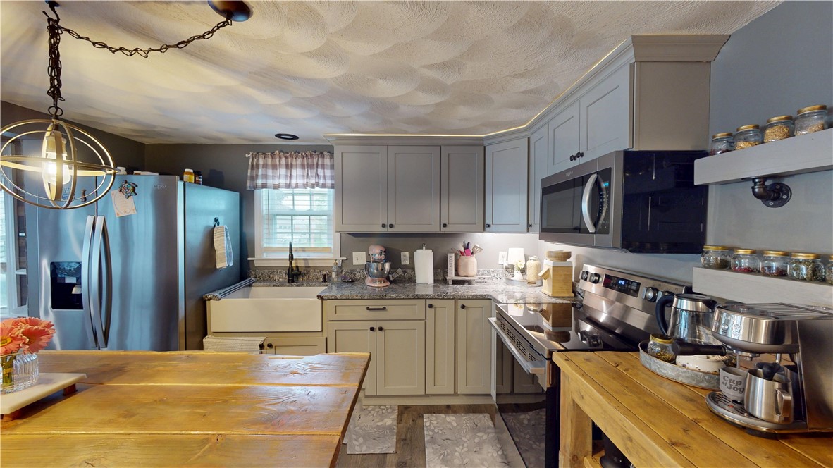 24 Annette Avenue Pawtucket, RI 02861 - Photo 12 of 47