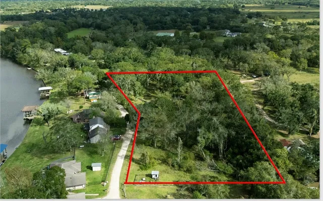 $210,000 | 911 County Road 911, Brazoria, TX 77422