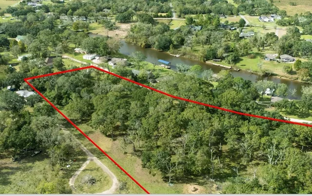 $210,000 | 911 County Road 911, Brazoria, TX 77422