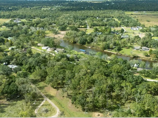 $210,000 | 911 County Road 911, Brazoria, TX 77422