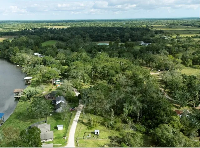 $210,000 | 911 County Road 911, Brazoria, TX 77422