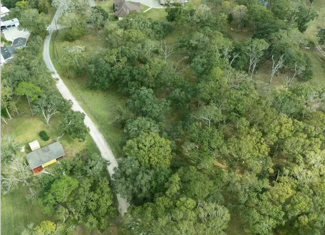 $210,000 | 911 County Road 911, Brazoria, TX 77422