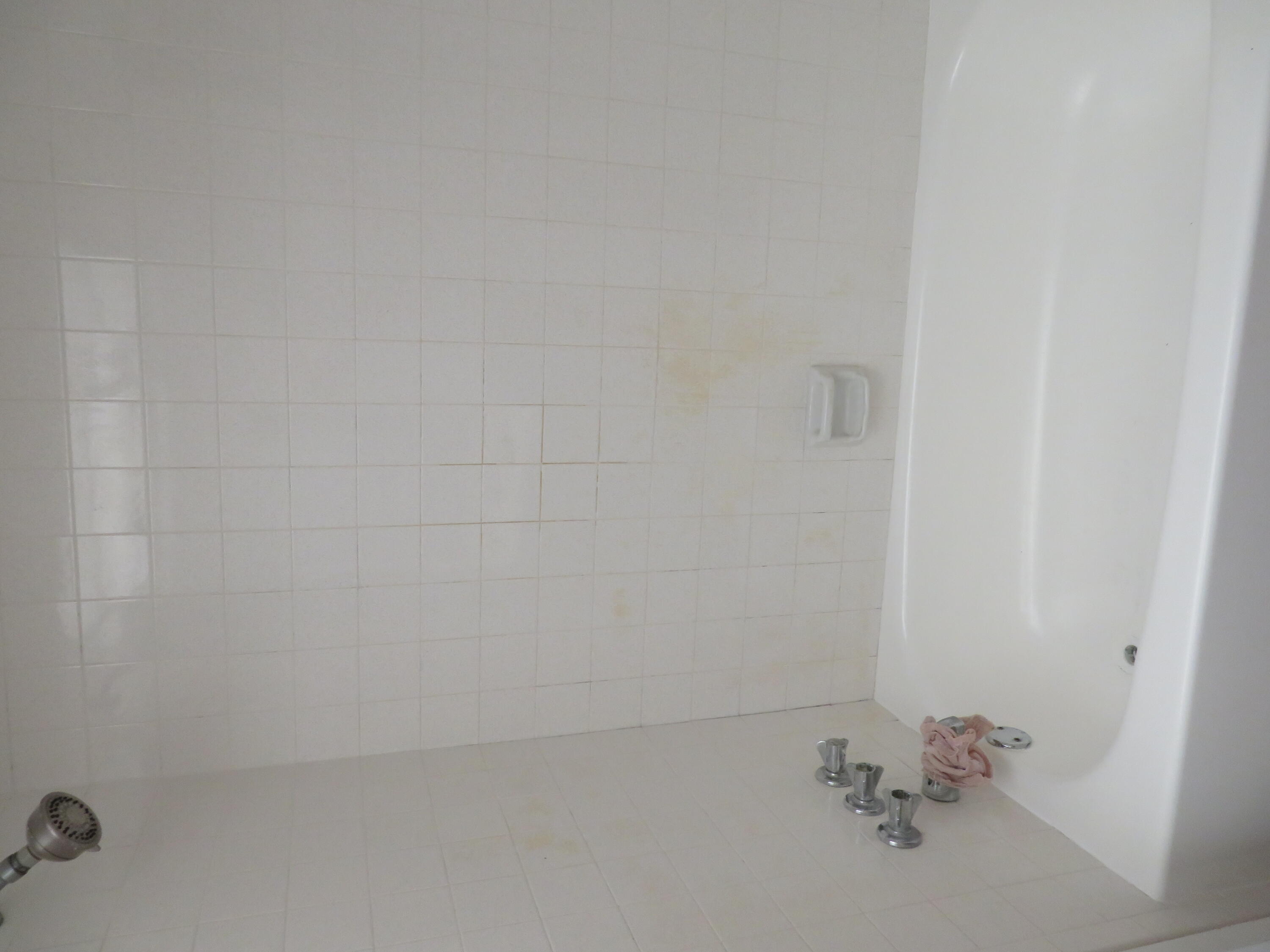 9233 Southwest 8th Street, Unit 117 Boca Raton, FL 33428 - Photo 34 of 37 a bathroom with a bathtub