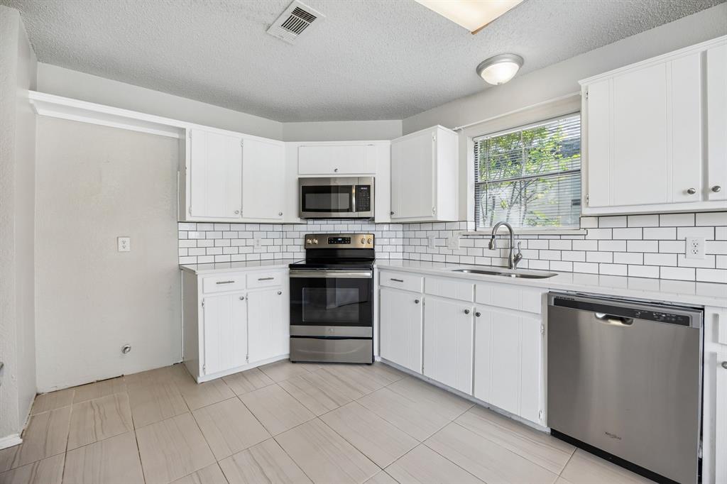 6433 Ridglea Drive Watauga, TX 76148 - Photo 8 of 25