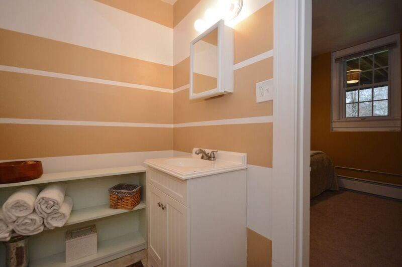 1255 Murdoch Road Pittsburgh, PA 15217 - Photo 18 of 25 Powder Room