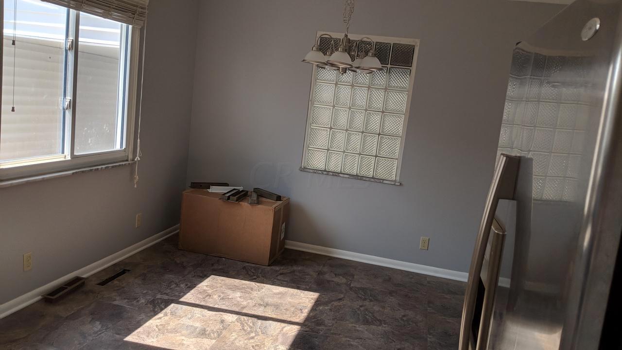 320 Deerfield Road Columbus, OH 43228 - Photo 4 of 26 Gallery Image 4