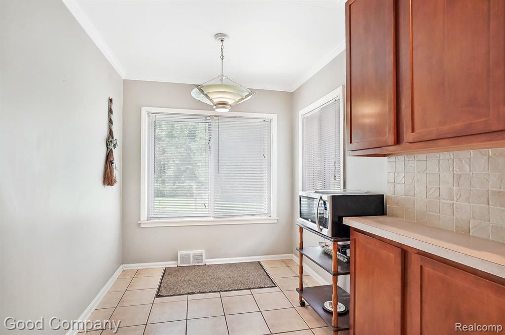 27577 Rackham Drive Lathrup Village, MI 48076 - Photo 11 of 40