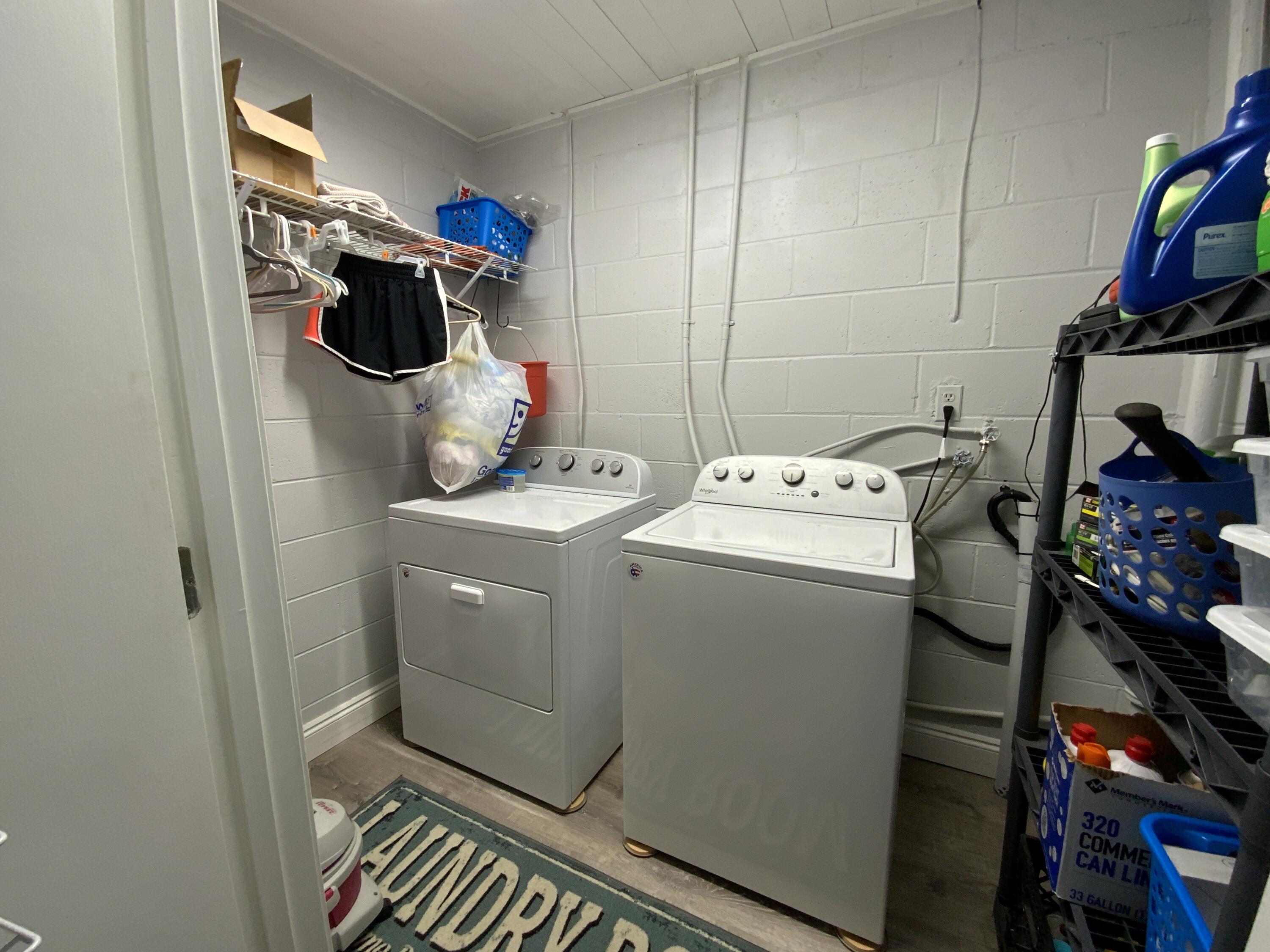 401 Gerold Street Fort Walton Beach, FL 32547 - Photo 11 of 20 a utility room with dryer and washer