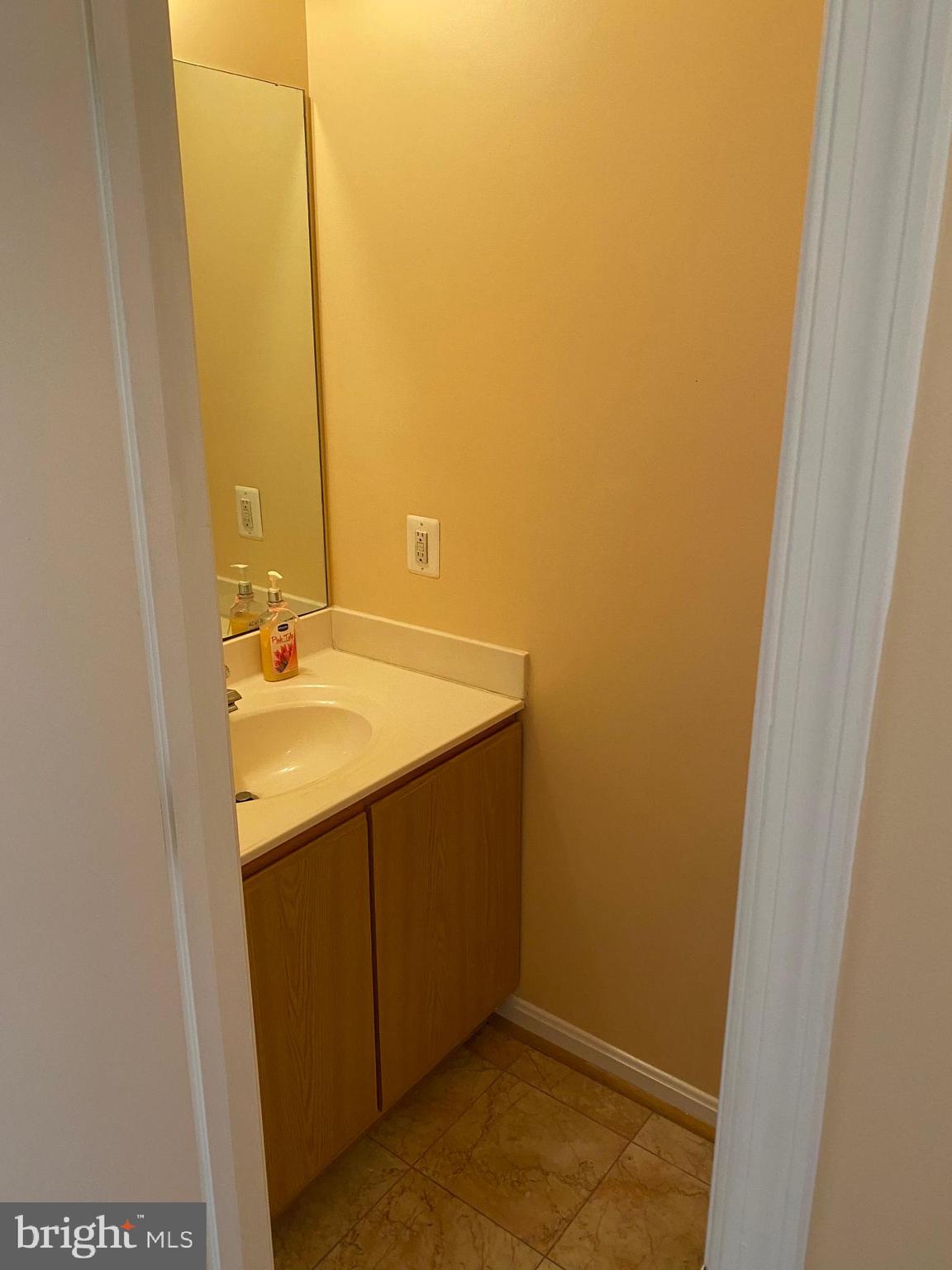 276 Amberleigh Drive Silver Spring, MD 20905 - Photo 4 of 19 Lower Level Powder Room