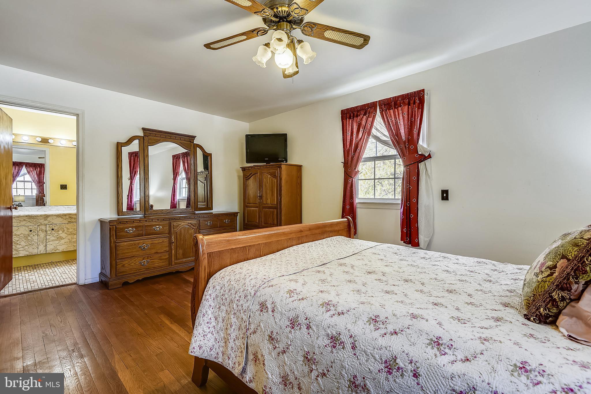 2925 Craiglawn Road Silver Spring, MD 20904 - Photo 57 of 77 Main bedroom - can fit sizable bedroom set