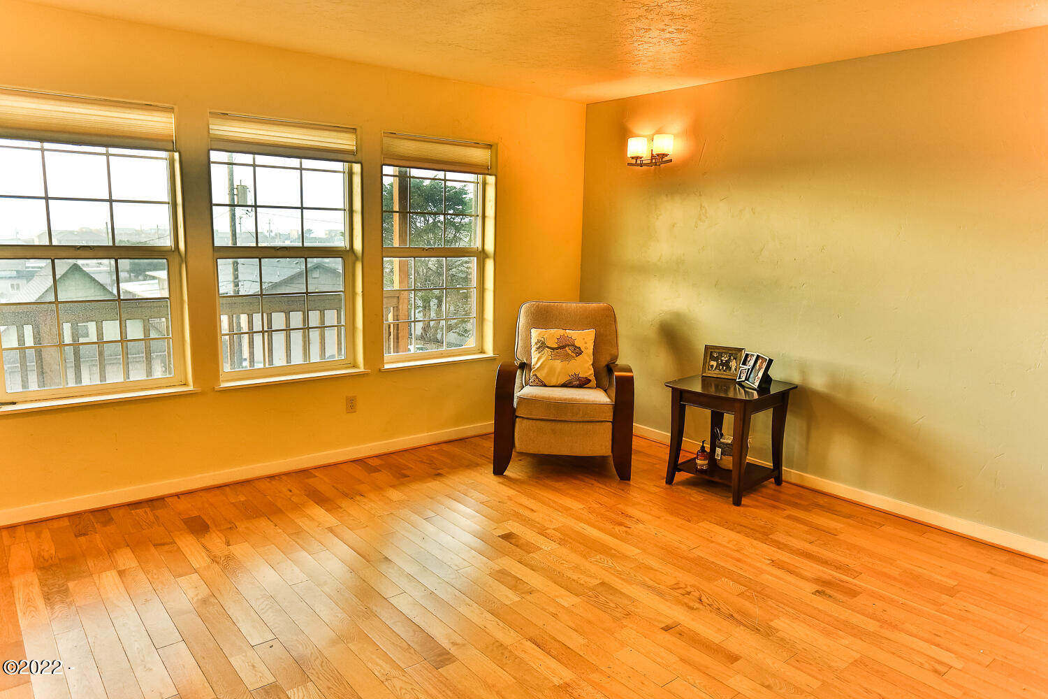 937 Southwest 11th Street Newport, OR 97365 - Photo 30 of 34 living area