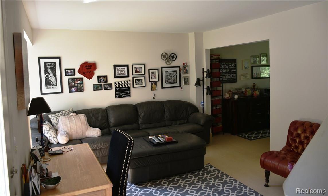 616 Rickett Road, Unit 114 Brighton, MI 48116 - Photo 3 of 25 Living Room