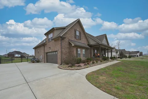 $529,900 | 727 North Russell Street, Portland, TN 37148