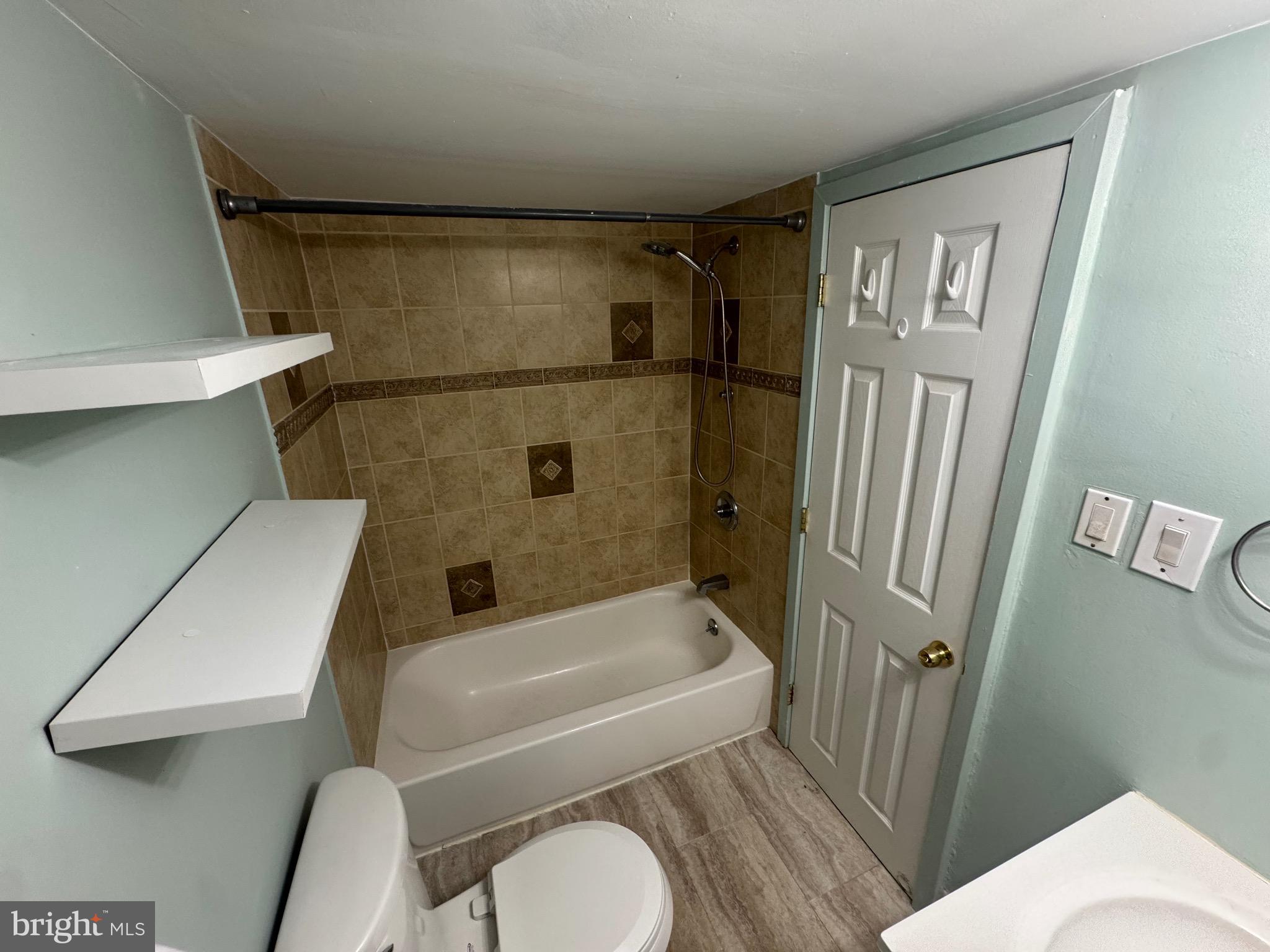 3627-00 Red Lion Road Philadelphia, PA 19154 - Photo 9 of 14 Hallway Bathroom