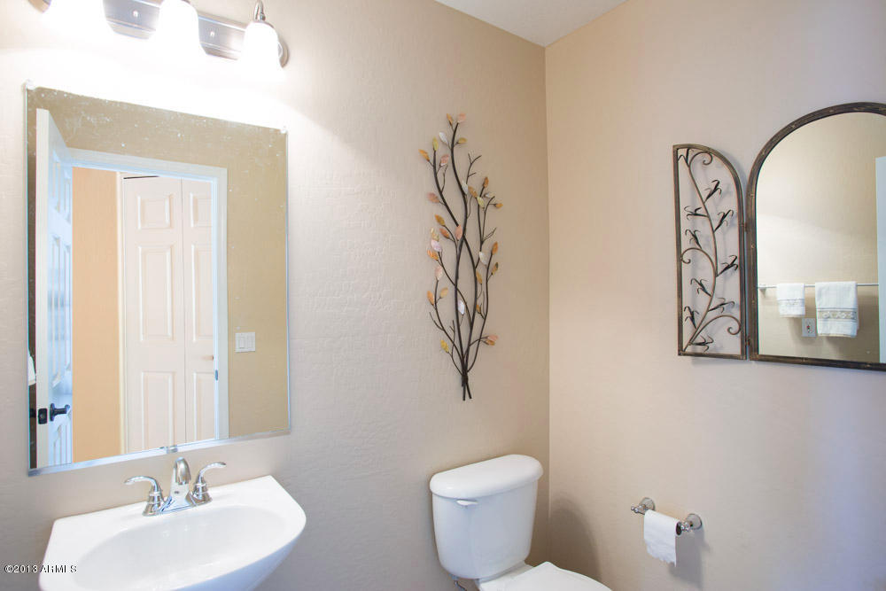6529 West Riva Road Phoenix, AZ 85043 - Photo 17 of 19 Powder Room