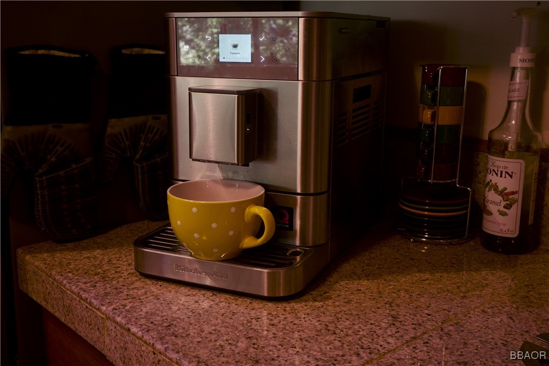872 Sierra Vista Drive, Unit 9 Twin Peaks, CA 92391 - Photo 7 of 23 a room with closet