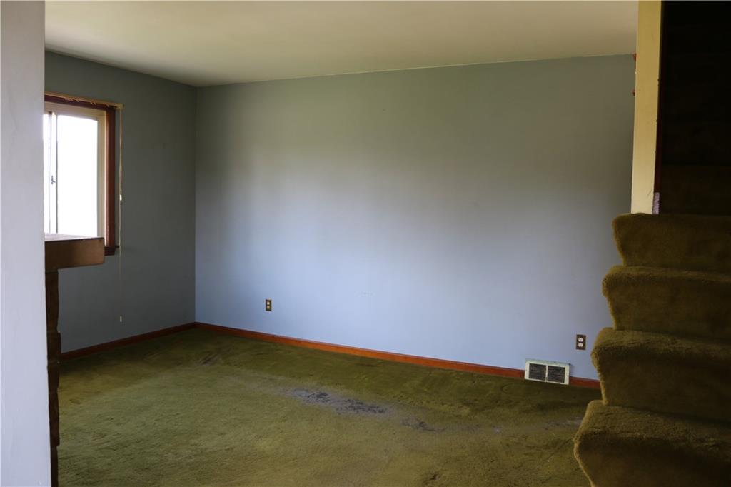2526 Ridge Rd Extension Baden, PA 15005 - Photo 4 of 23