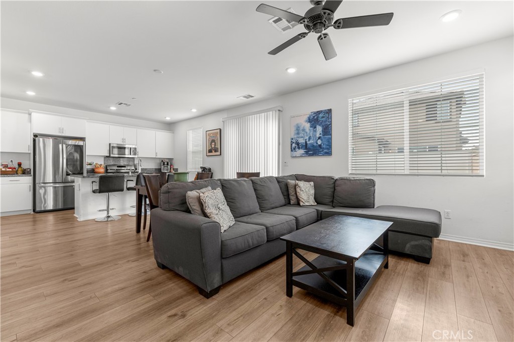 2476 Gunner Ridge Way Rialto, CA 92377 - Photo 8 of 34