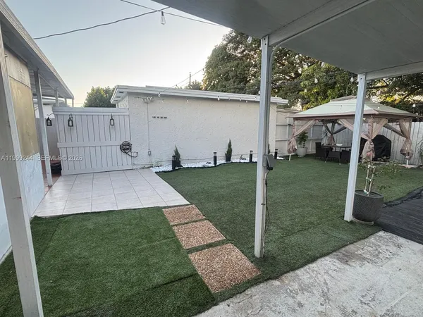 $2,700 | 434 Tamiami Boulevard, Miami, FL 33144