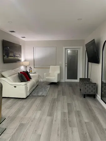 $2,700 | 434 Tamiami Boulevard, Miami, FL 33144