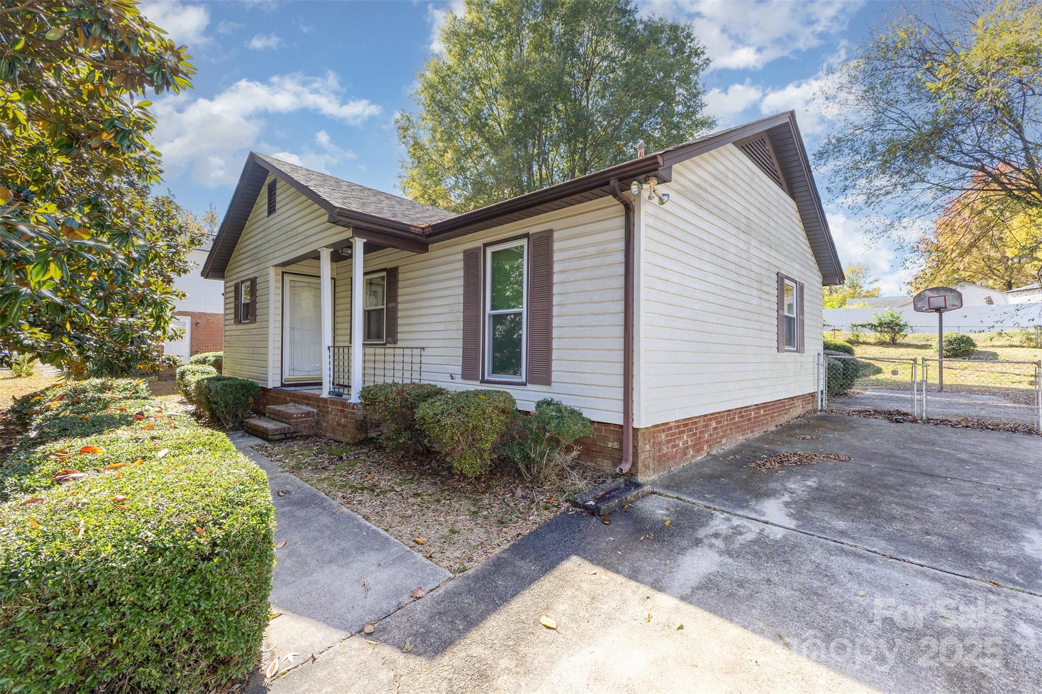 7428 Bradgate Road Charlotte, NC 28217 - Photo 26 of 27 a view of a house with backyard and sitting area
