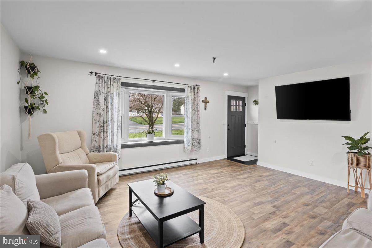 464 West Ridge Road Elizabethtown, PA 17022 - Photo 2 of 25 Bright and inviting living space.