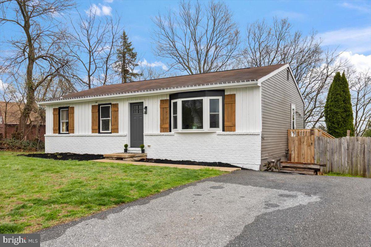 464 West Ridge Road Elizabethtown, PA 17022 - Photo 22 of 25 Charming home with inviting curb appeal.