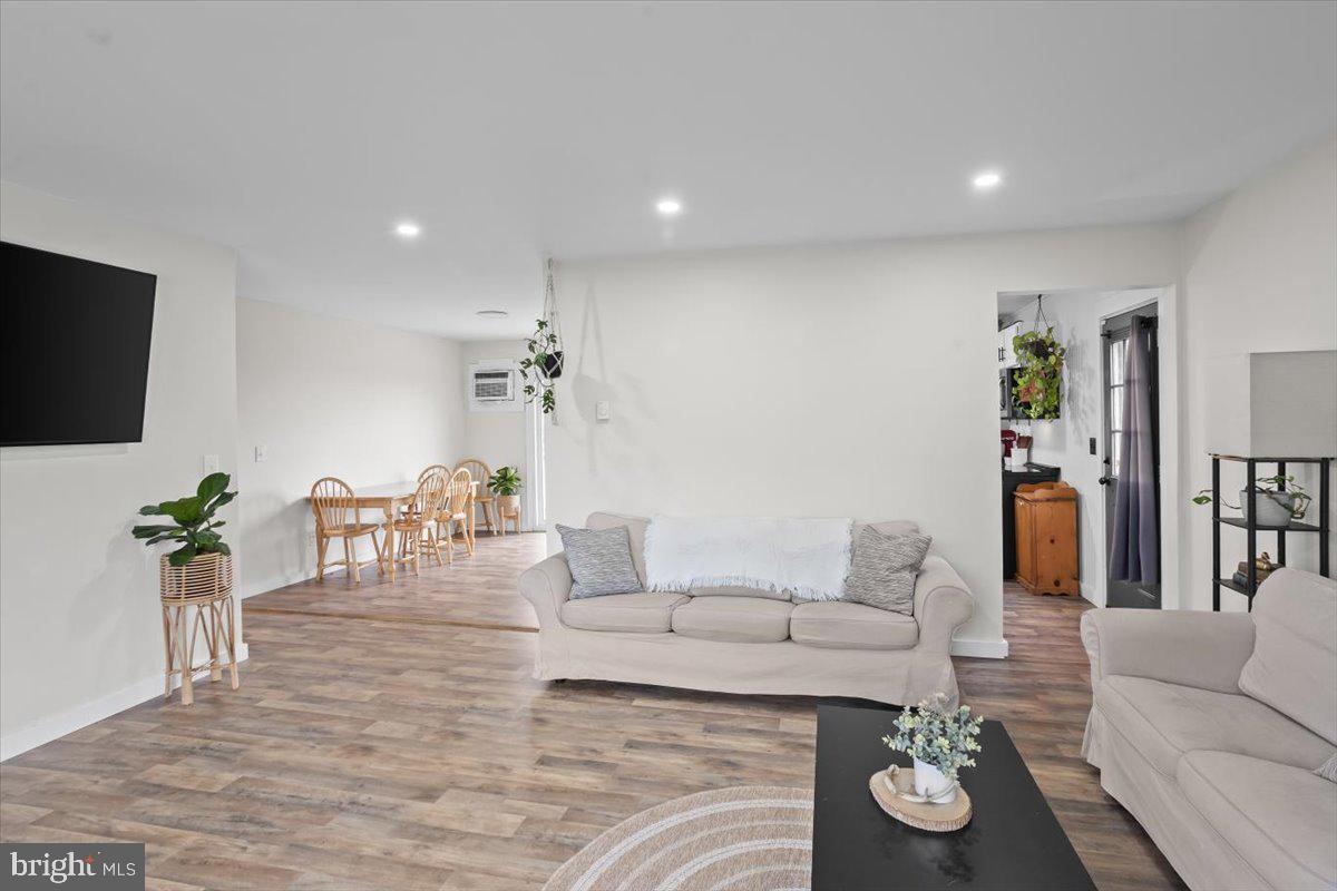 464 West Ridge Road Elizabethtown, PA 17022 - Photo 4 of 25 Bright and airy living space awaits.